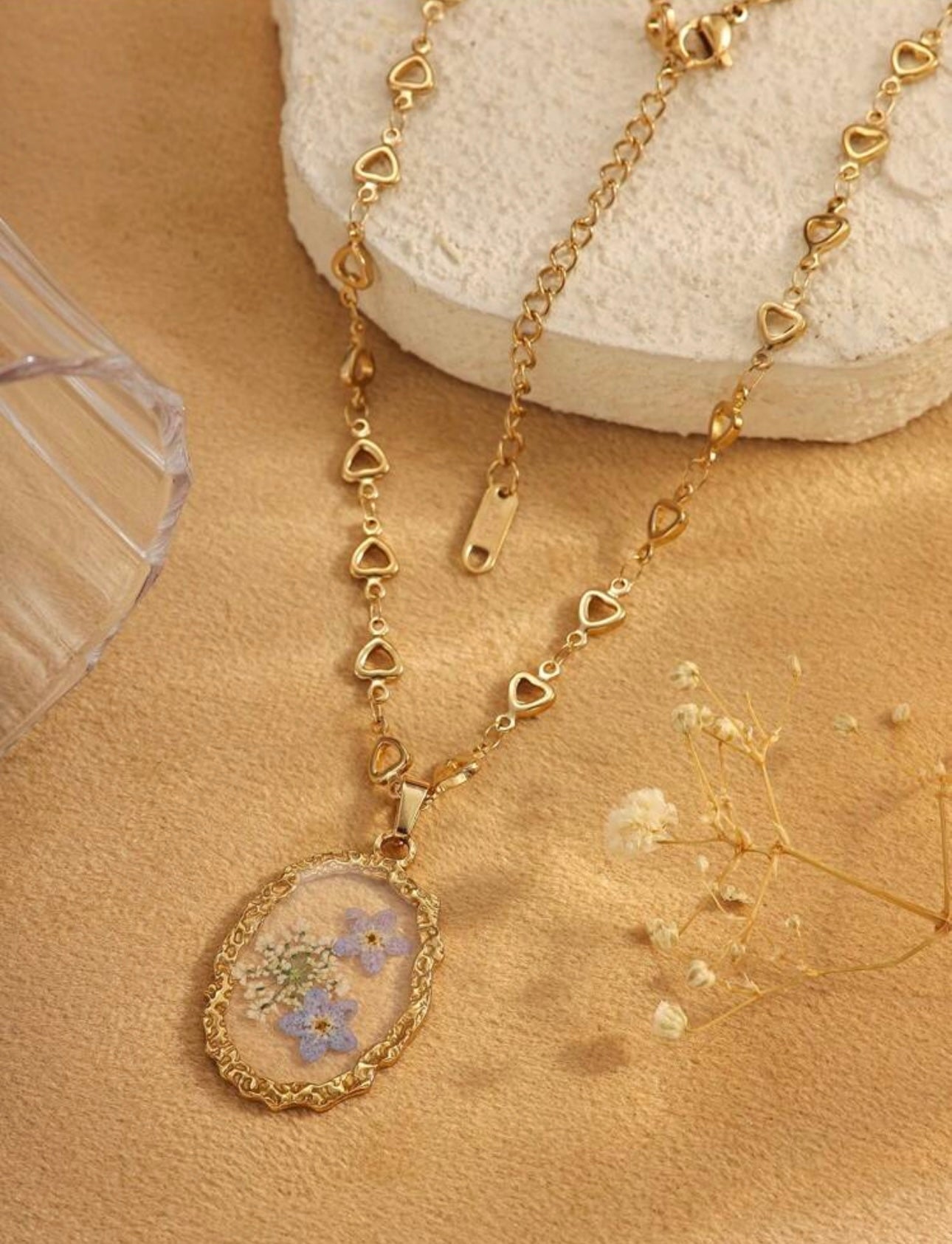 aesthetic flower necklace