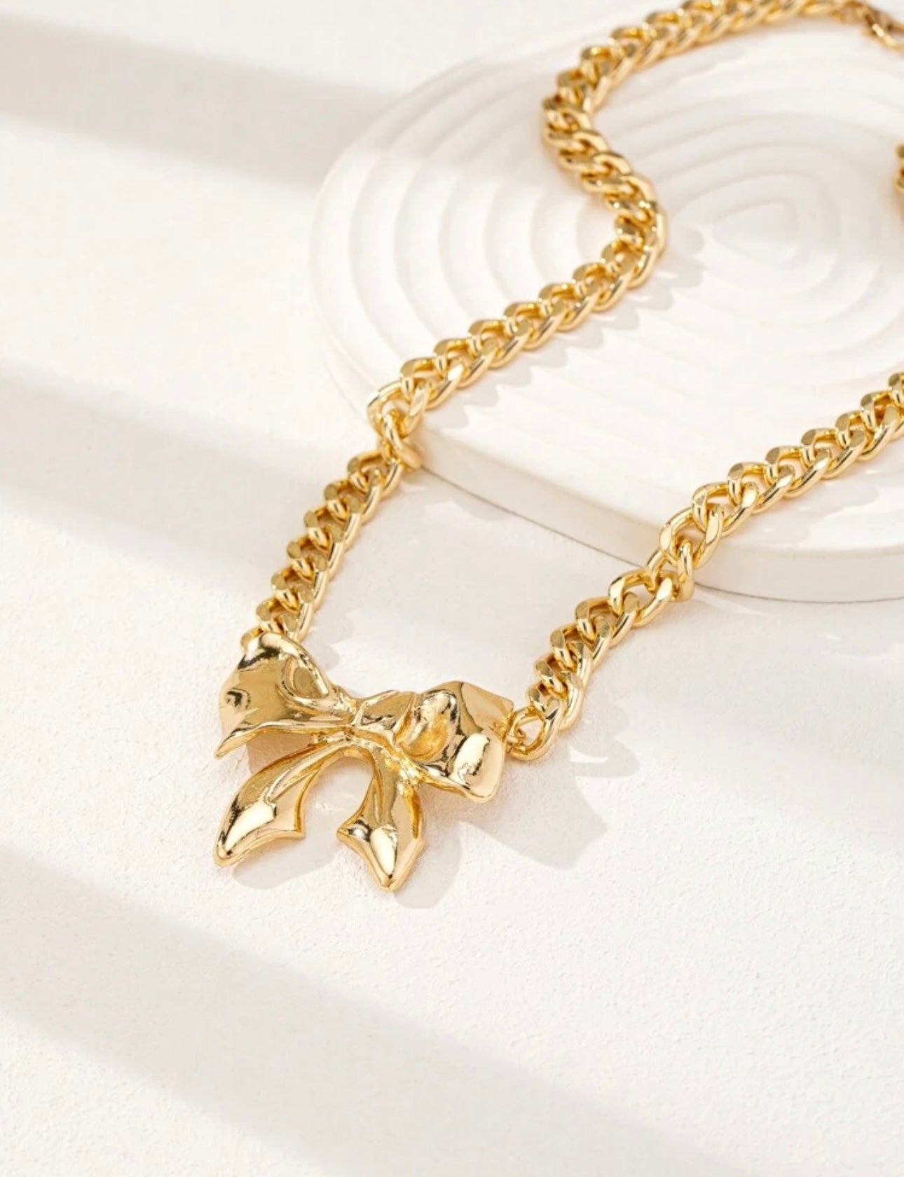 Aesthetic gold necklaces